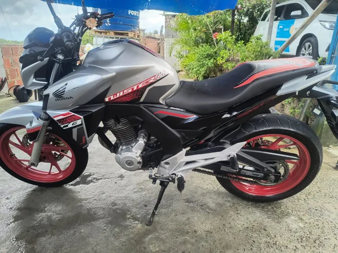 Moto CB Twister 250cc