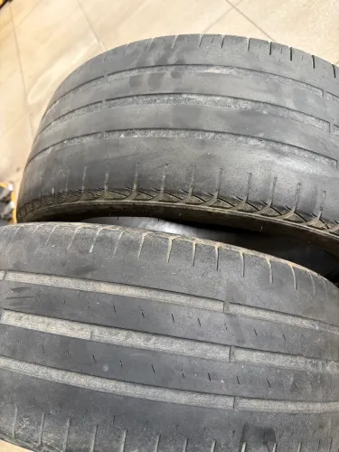 Pneus 205/40R17 sem bolhas ou avarias 