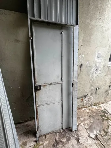 Portão de metal - usado em ótimo estado (250 x 90cm)