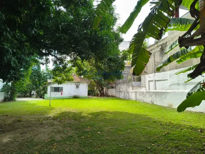 Terreno plano,1.210 m² sendo 22m de frente por 55m de comprimento em em excelente localiza