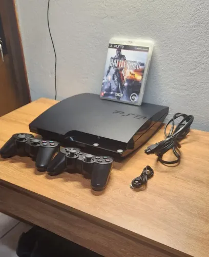 Ps3 Slim D3SBL0QU3AD0 CFW + 2 CONTROLES + 10 JOGOS