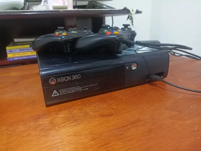 Xbox 360 super slim com sistema Aurora 