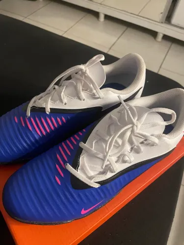 Chuteira Society Nike Phantom 6 Club Low