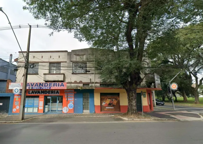 AP 4 Quartos, de esquina, próximo a PUC no Prado Velho [977.001]