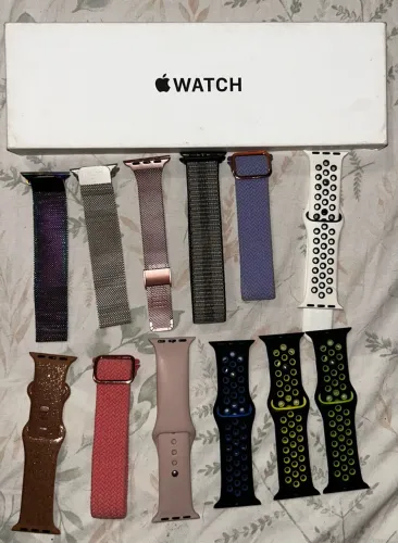 Apple Watch SE GPS (2da gen) Filé? com 13 pulseiras.