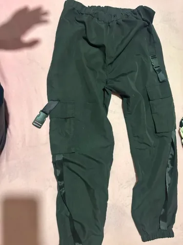 Calça preta cargo ?