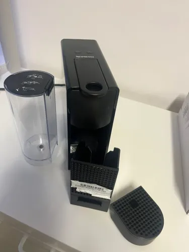 Cafeteira Nespresso Essenza Mini Preta - SEMINOVA - NUNCA USADA