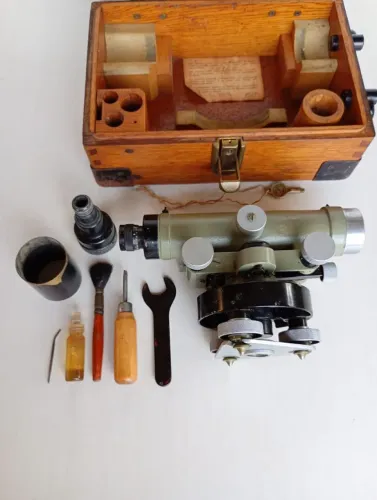 Teodolito Carl Zeiss jena 