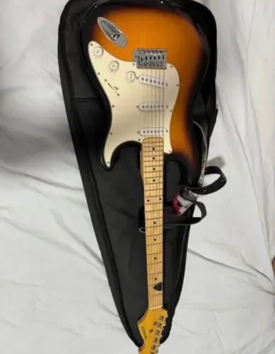 Guitarra Stratocaster Michael