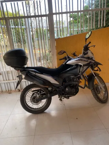 VENDO MOTO HONDA XRE 190 2018 R$ 16.500 COM BAÚ ZINZA