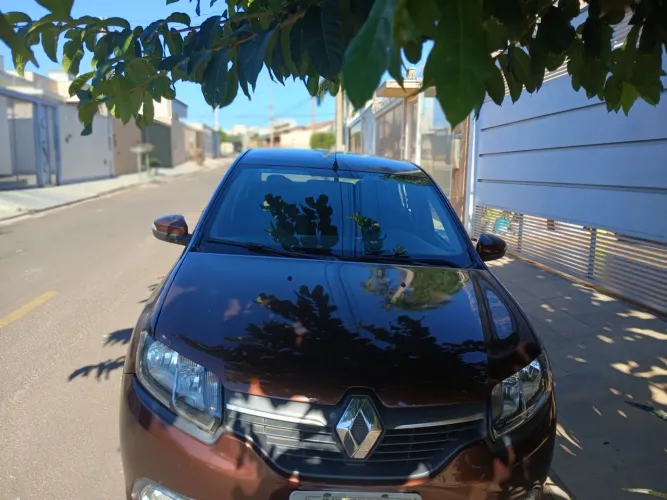 Renault Logan Dynamique Hi-flex 1.6 8V 4P 2015