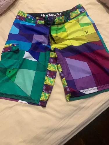Bermuda Hurley tamanho médio