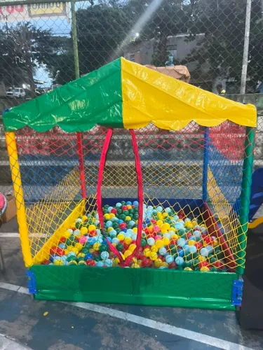 PISCINA DE BOLINHAS COM BOLINHAS JÁ INCLUÍDAS
