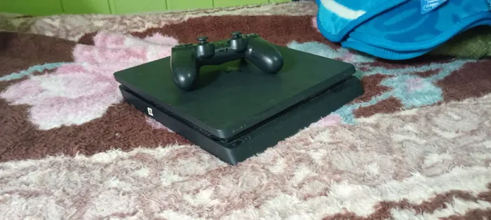 Ps4 slim, 1tb e 4 jogos mídia física