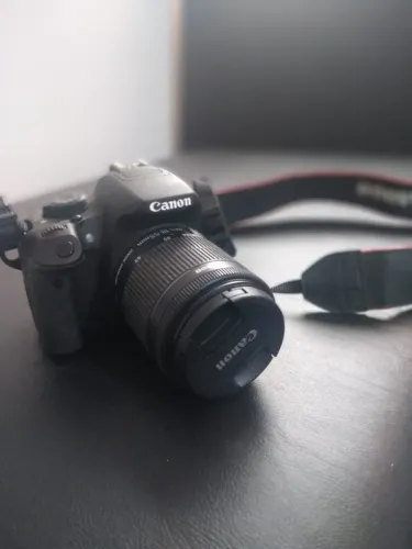 Câmera DSLR Canon T5i
