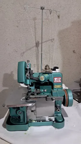 Máquina overlock chinesinha