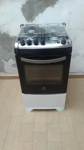 Fogão Electrolux chef super automático funcionando tudo e limpo. 