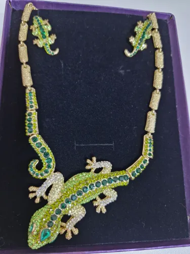 Conjuto brincos e gargantilha chocker lagartixa