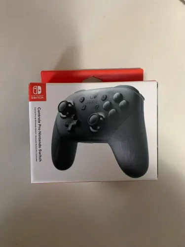 Nintendo Switch Pro Controller 1