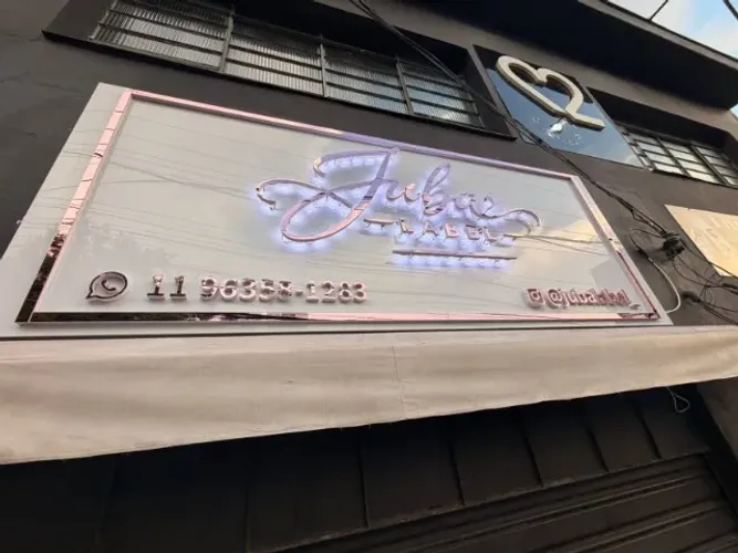 Placa de acm com informações em acrilico+logo luminoso+toldo retratil
