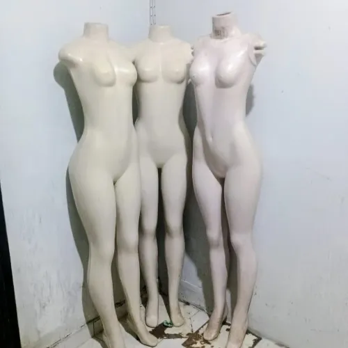 Manequin valor dos três ,280 reais,aceitamos ofertas .