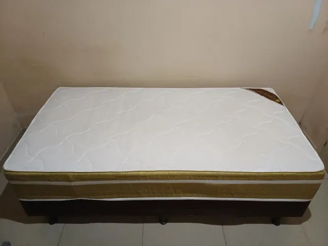 Cama super conservada Molas Ensacadas!!!