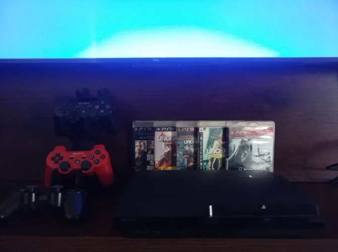 PS3 Slim + 3 Controles + 6 Jogos Físicos | Completo!