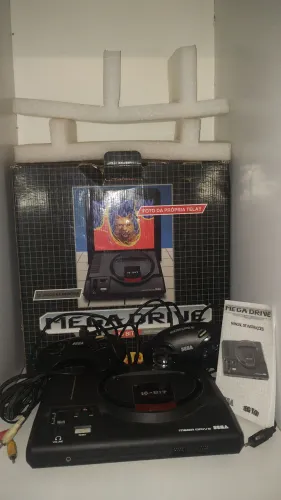 Mega Drive versão 2017 pega cartucho e cartão de memória com jogos