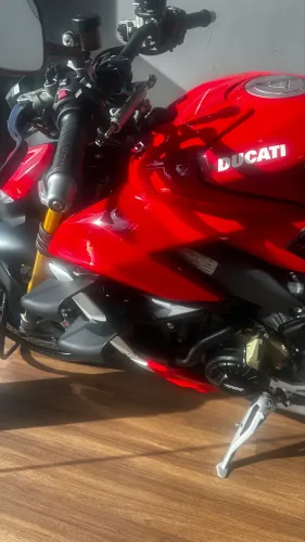 Ducati Streetfighter V4 S