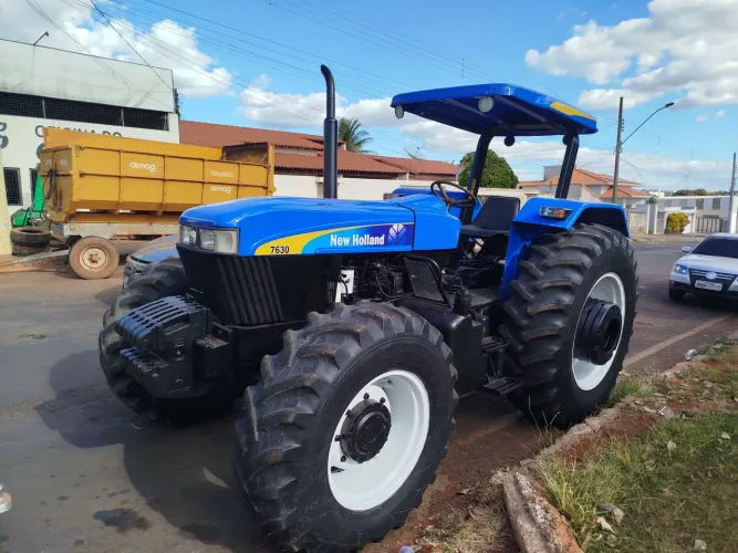Trator New Holland 7630