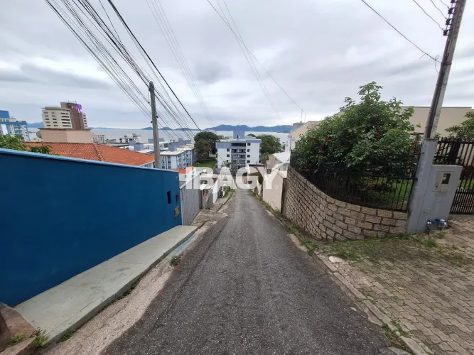 Excelente Casa 3 dormitório(s) em Estreito - Florianópolis