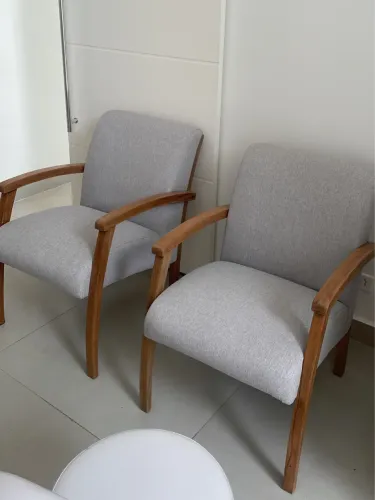 Poltronas maciças fortes 