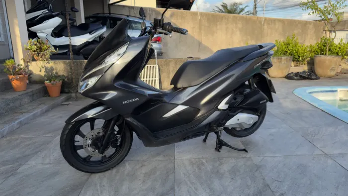 Vendo Honda PCX Dlx 2022 - aceito troca 