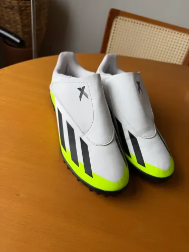 Chuteira Adidas 35