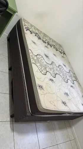 Cama de Casal de Mola