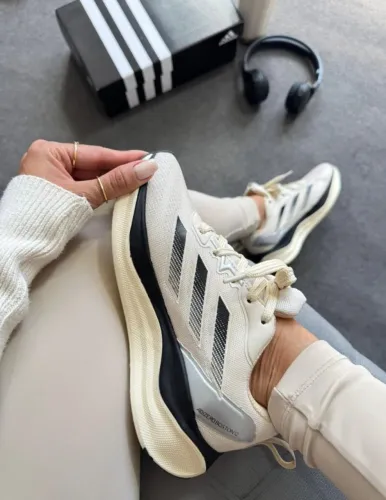 ADIDAS ADIZERO BOSTON