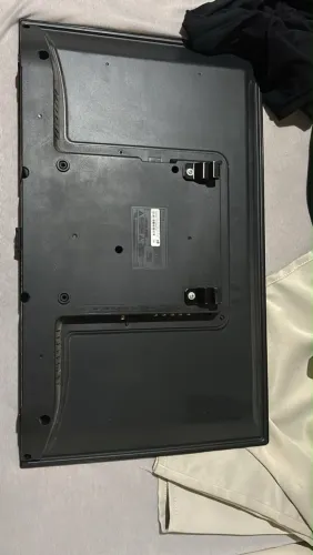 TV quebrada para uso de peças