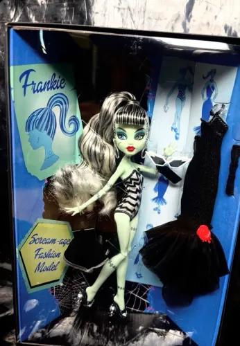 Frankie skull