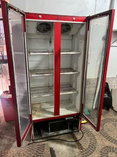 Expositor de duas portas 
