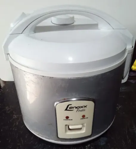 Panela de arroz elétrica USADO Lenoxx 127 volts.