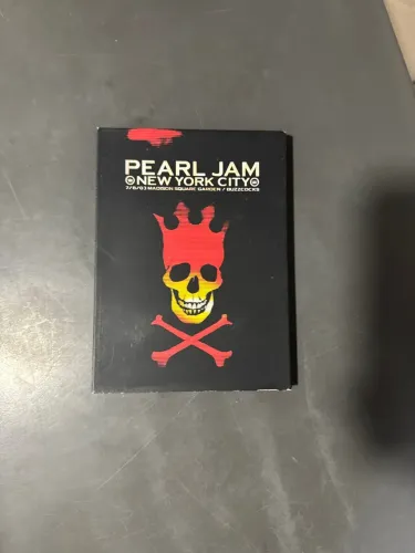 DVD duplo Pearl Jam: Live at the Garden, gravado no show da banda .