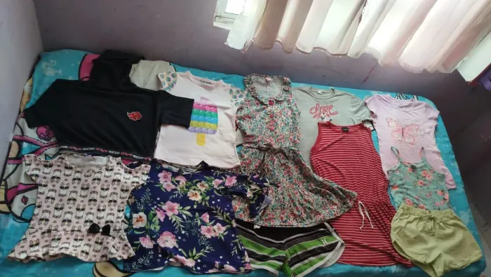 Lote de roupa de menina com 20 peças veste 8/10 anos