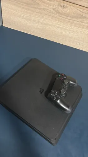 Vendo PS4 com 1 controle R$1.100