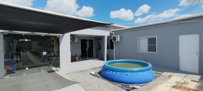 Vendo ou troco por sítio ou chácara com casa