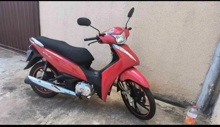 Moto biz 125 ano 2023 completa.