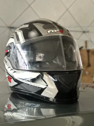 Capacete FW3 Fox com óculos