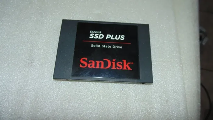Vendo 1 SSD Plus Sandisk 2,5'' Sata 120gb