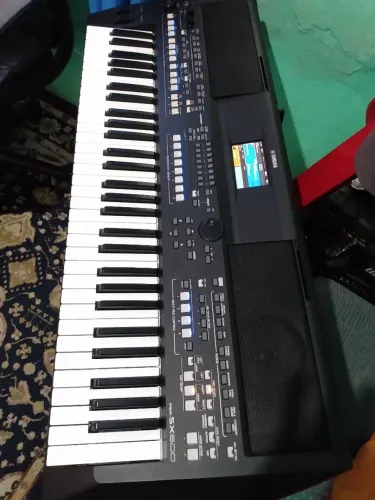 Teclado SX 600 usado em excelente estado de conservação já programado com pack VG samples.