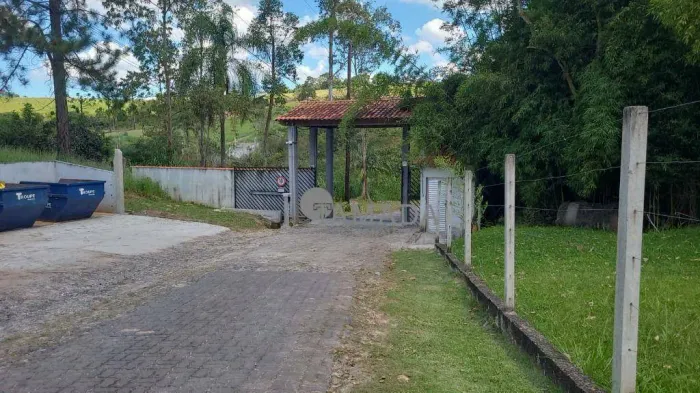 Chácara com 3 quartos sendo 1 suíte, área gourmet, mini campo de futebol à venda, 1428 m² 