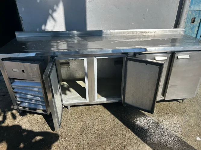 Balcão de encosto refrigerado